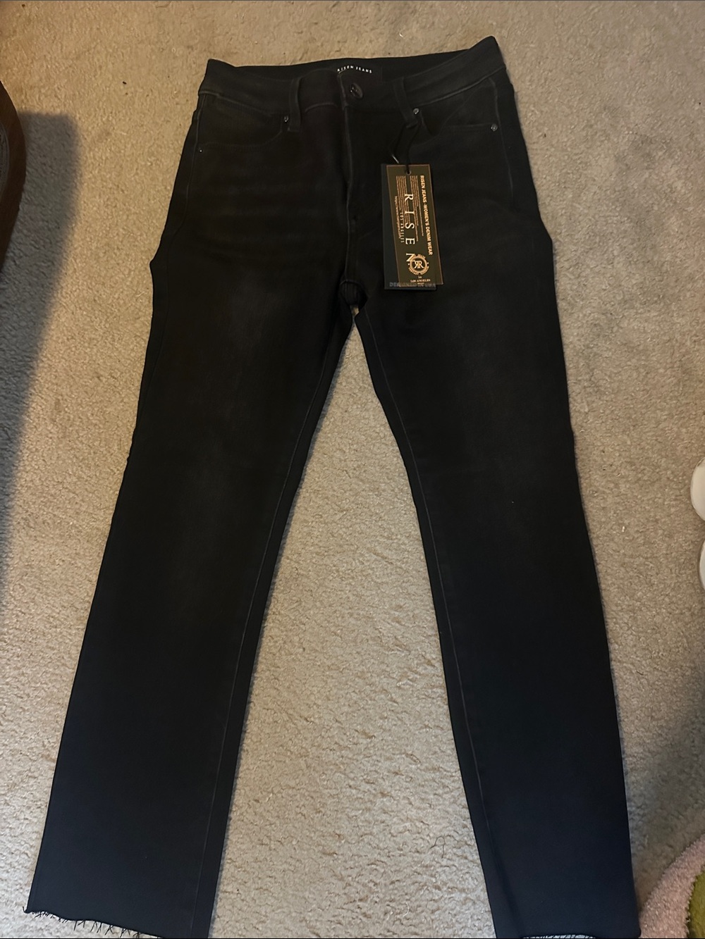 Women’s Black Skinny Jeans with Stretch - risen